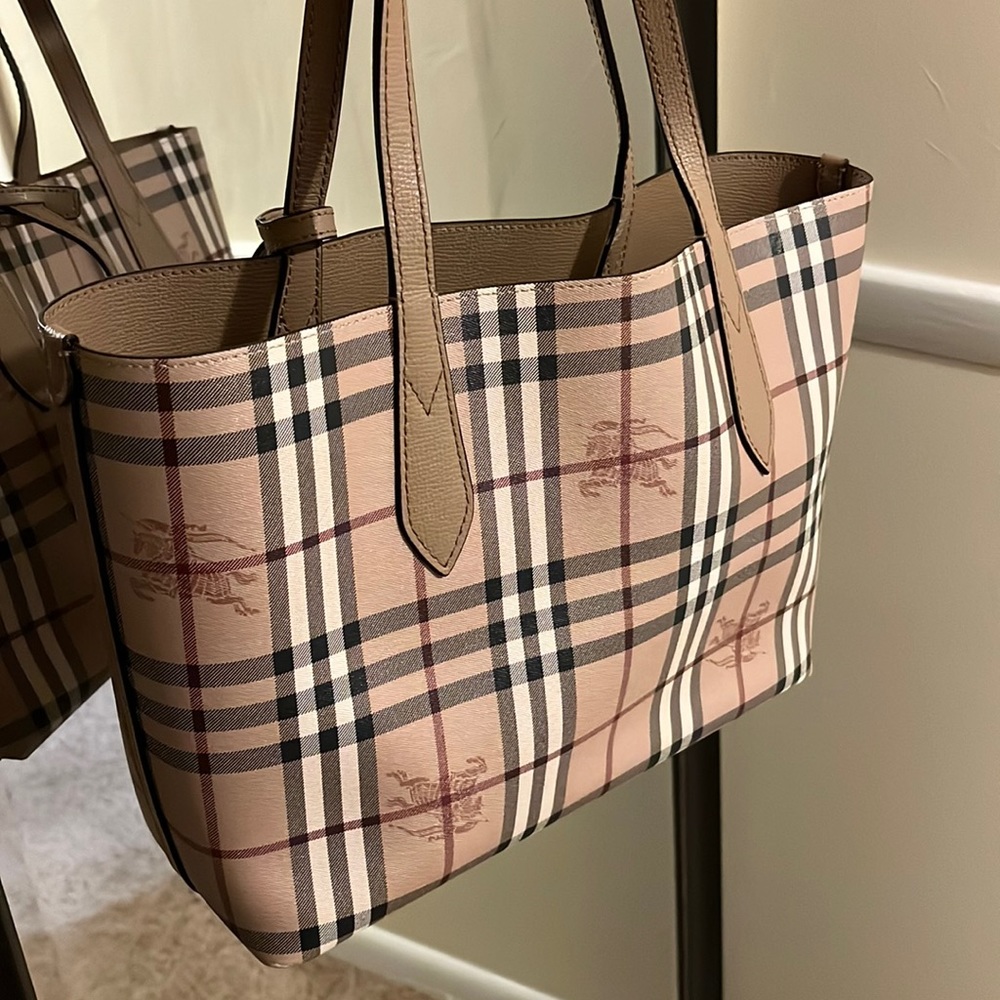Medium size women's Burberry purse great for events or work